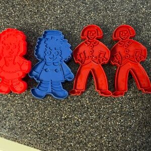 4 hard plastic cookie cutters. 2 Hallmark Raggedy Ann and Andy and 2 Clowns!